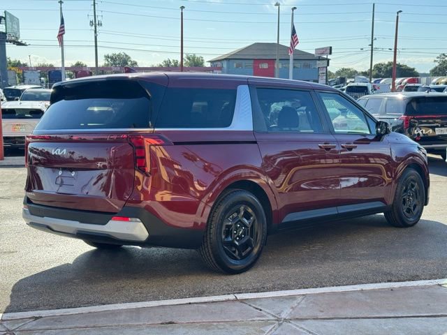 Used 2025 Kia Carnival FWD image 5