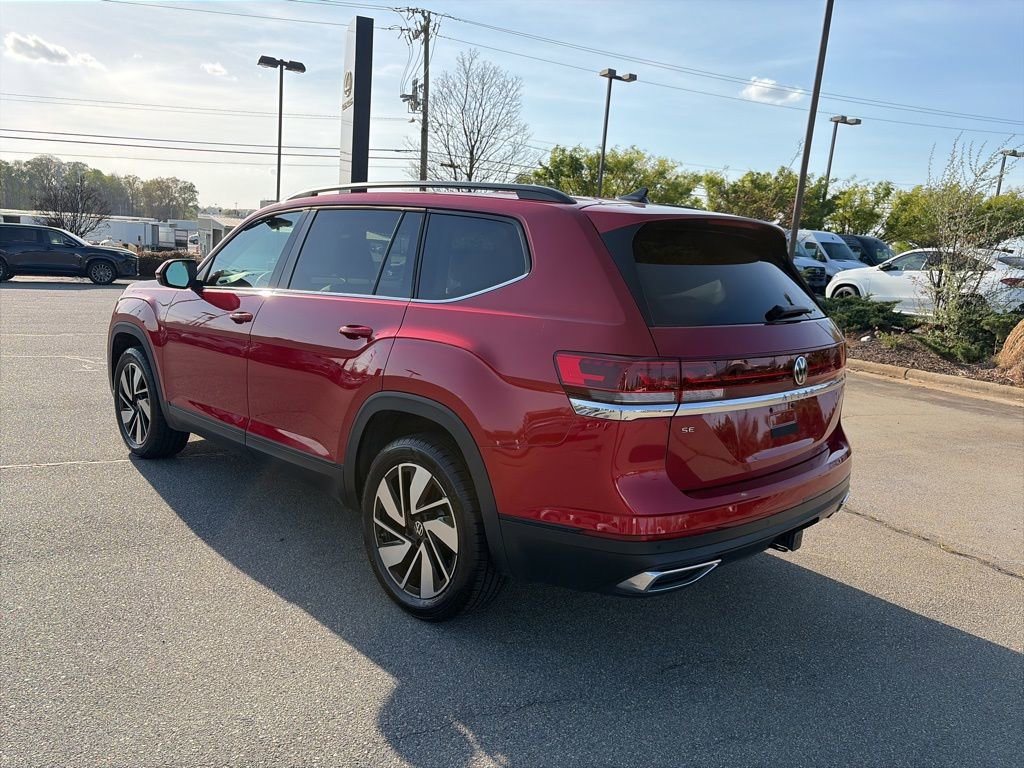 Used 2024 Volkswagen Atlas SE image 2
