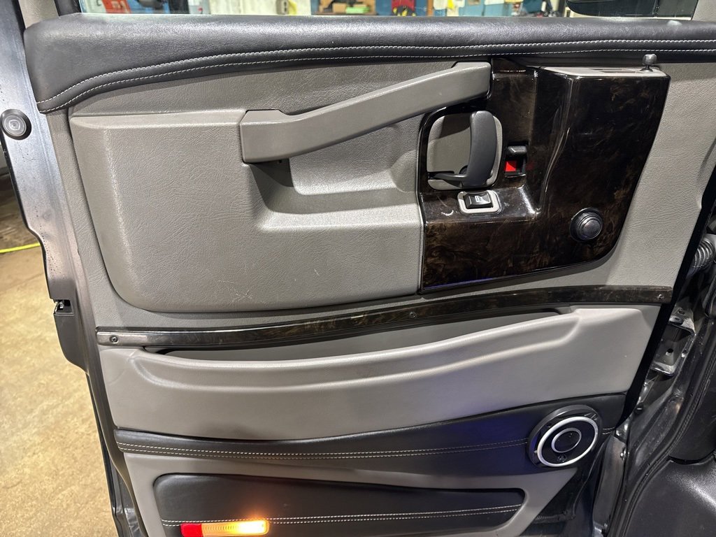 Used 2020 GMC Savana 2500 Extended w/ Enhanced Convenience Package image 12