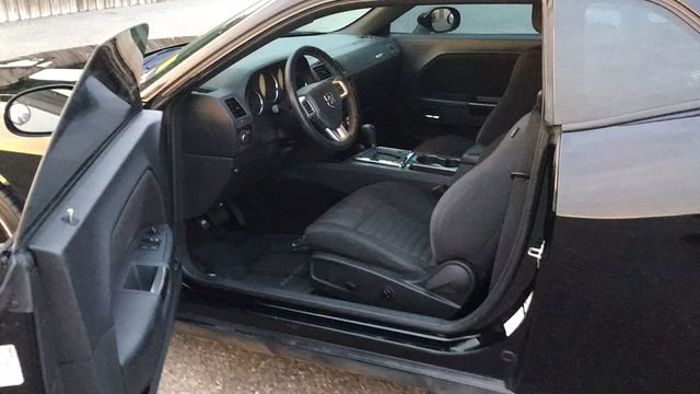Used 2014 Dodge Challenger SXT image 10
