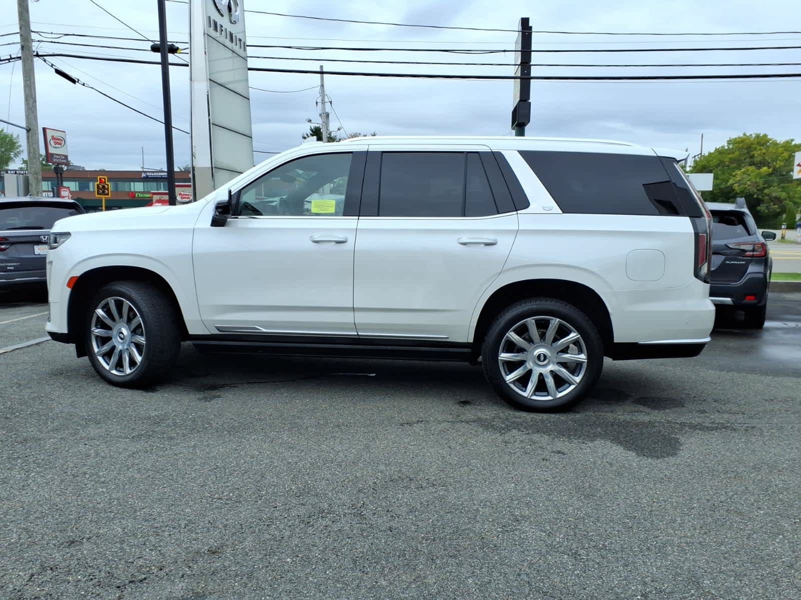 Used 2024 Cadillac Escalade Premium Luxury w/ Performance Package AWD/4WD image 7
