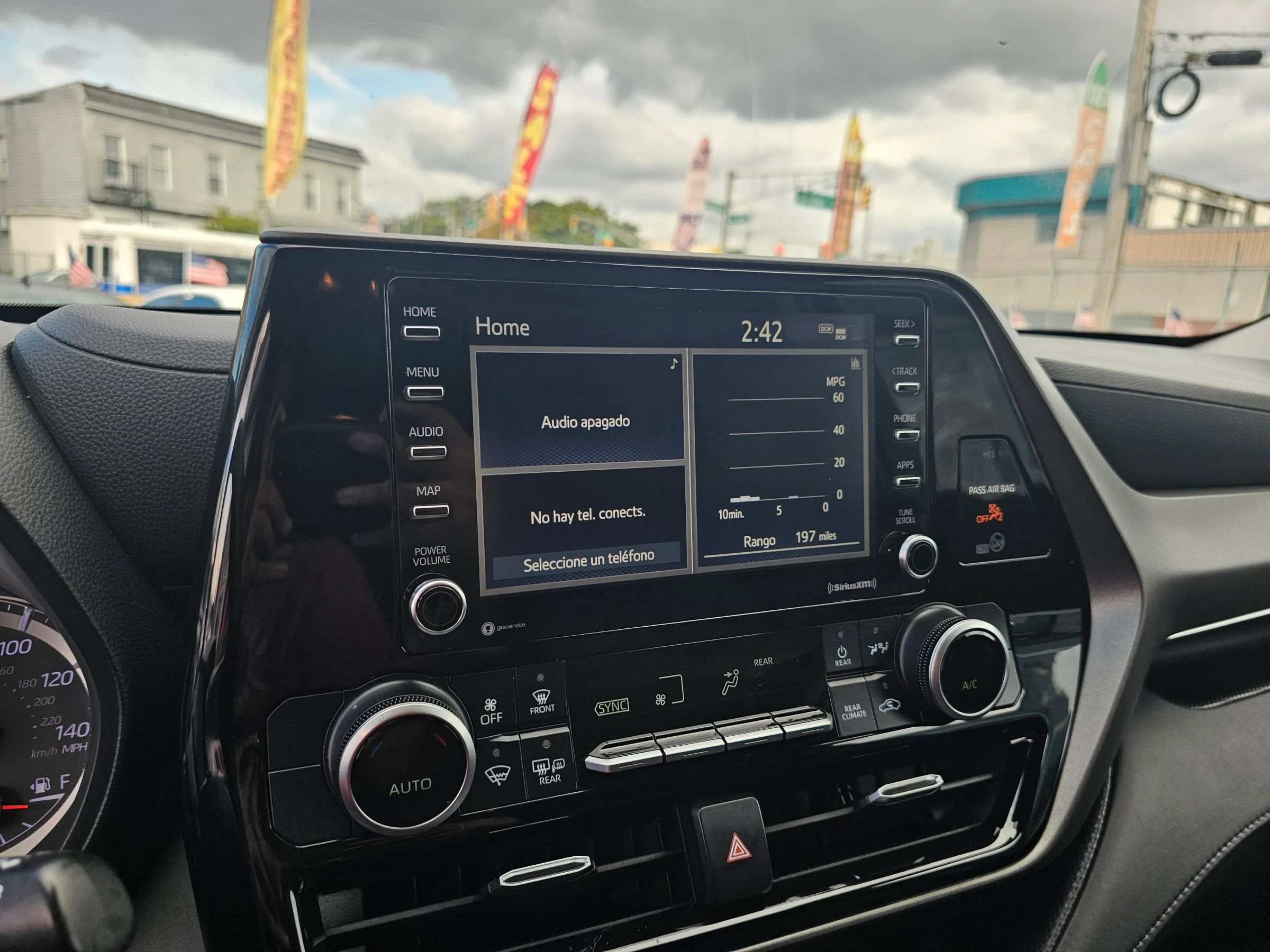 Used 2020 Toyota Highlander L AWD/4WD image 25