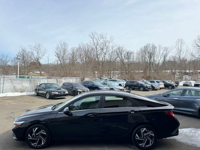 Used 2024 Hyundai Elantra SEL w/ Convenience Package FWD image 9
