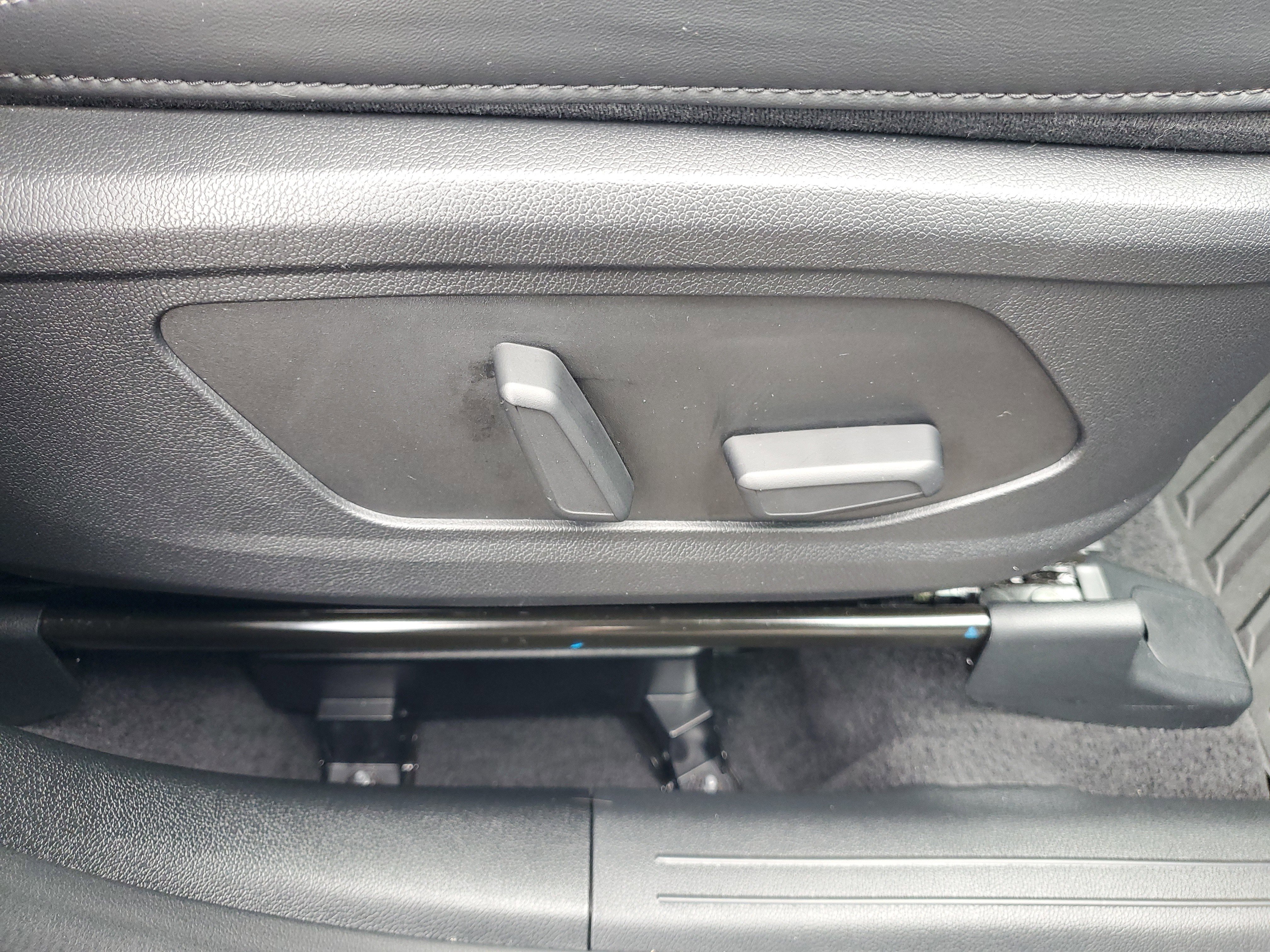 Certified 2025 Kia Sorento EX w/ Panoramic Sunroof Package image 9