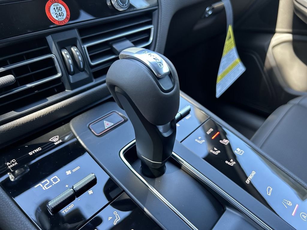 Certified 2025 Porsche Macan image 16