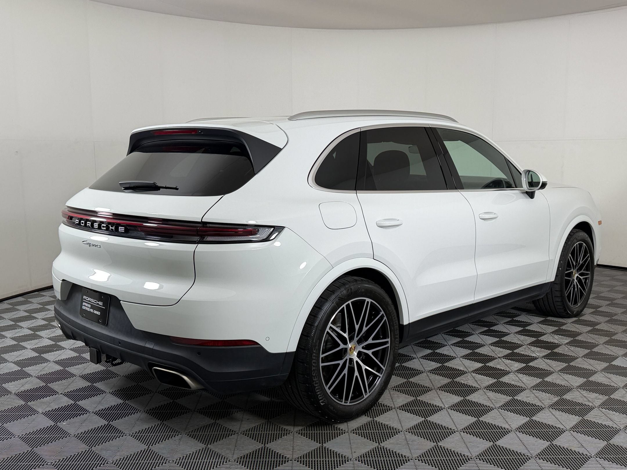 Certified 2024 Porsche Cayenne AWD/4WD image 10