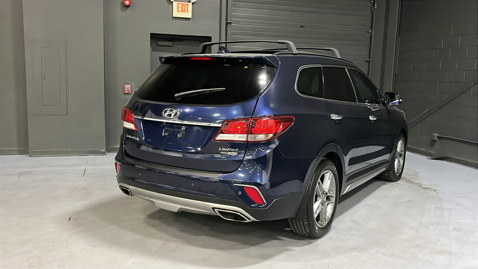 Used 2017 Hyundai Santa Fe Limited AWD/4WD image 4