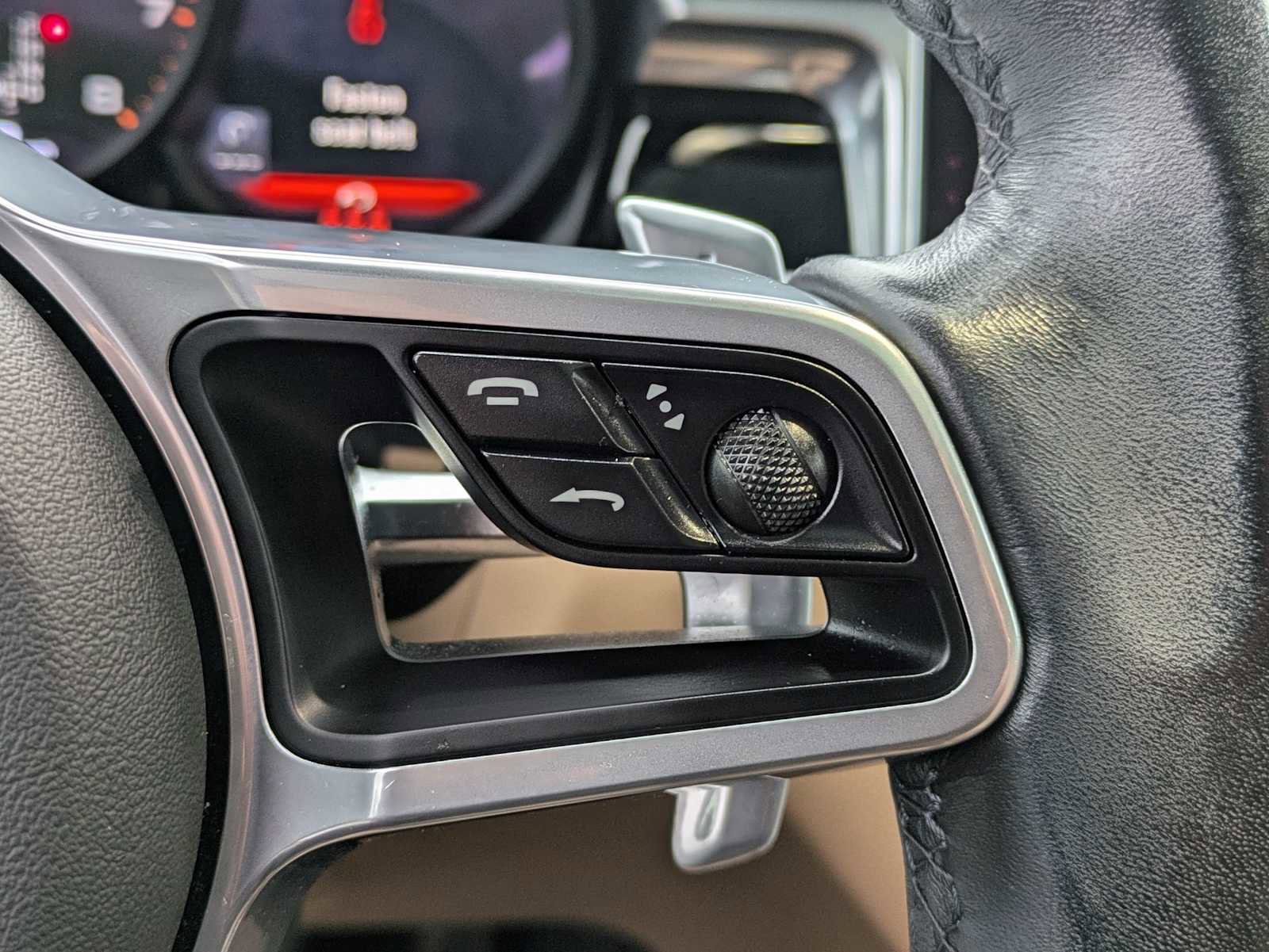 Used 2021 Porsche Macan image 21