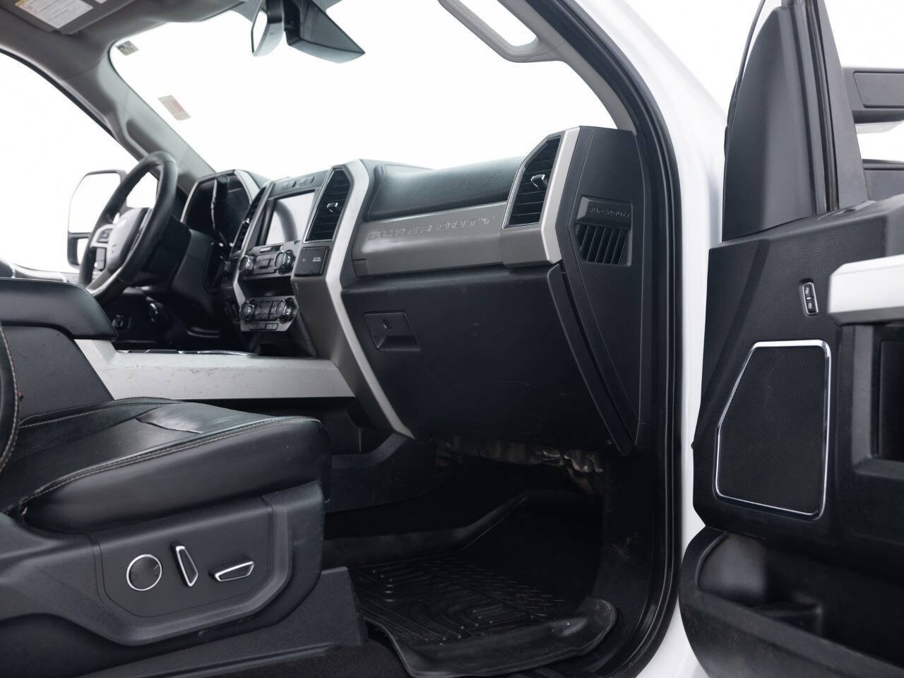 Used 2019 Ford F250 Lariat w/ Lariat Ultimate Package AWD/4WD image 35