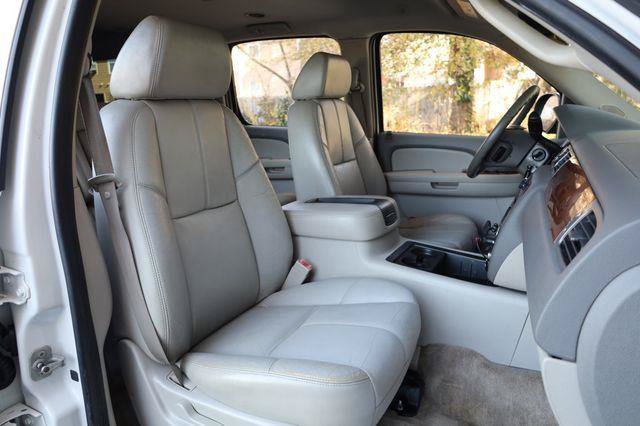 Used 2008 Chevrolet Suburban LT w/ LT Preferred Equipment Group RWD image 24
