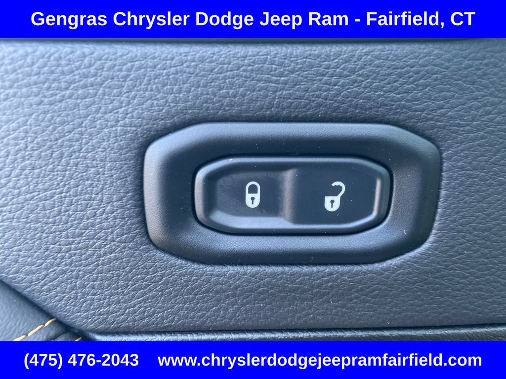 Certified 2024 Jeep Wrangler Unlimited Sahara w/ Technology Group AWD/4WD image 44