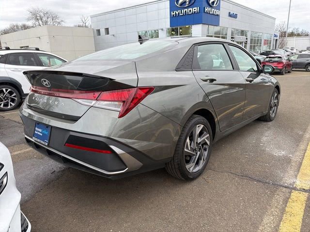 Used 2025 Hyundai Elantra Sport image 3