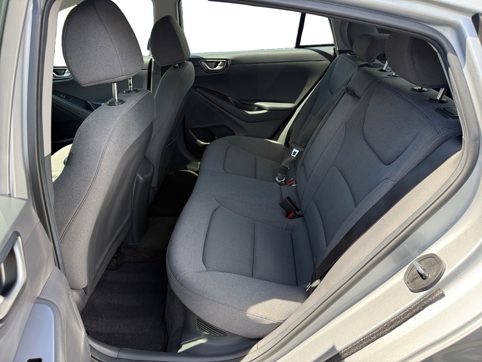 Certified 2022 Hyundai Ioniq SE FWD image 16