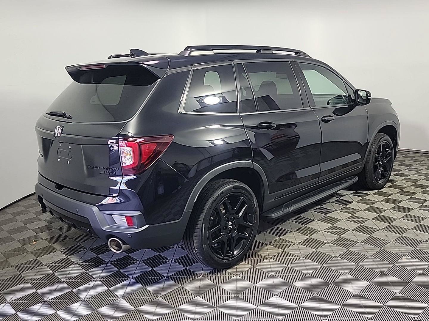 Certified 2024 Honda Passport Black Edition image 4