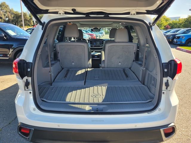 Used 2017 Toyota Highlander Limited Platinum AWD/4WD image 8