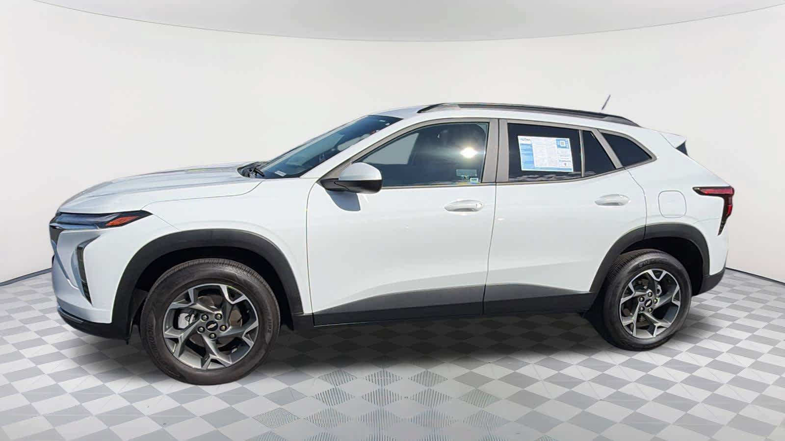 Used 2024 Chevrolet Trax LT FWD image 8