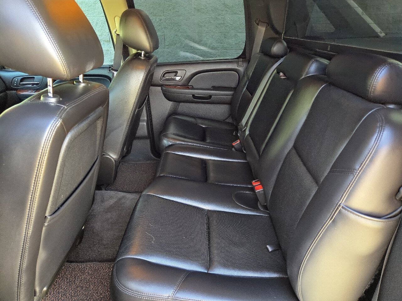Used 2010 Chevrolet Avalanche LTZ AWD/4WD image 14