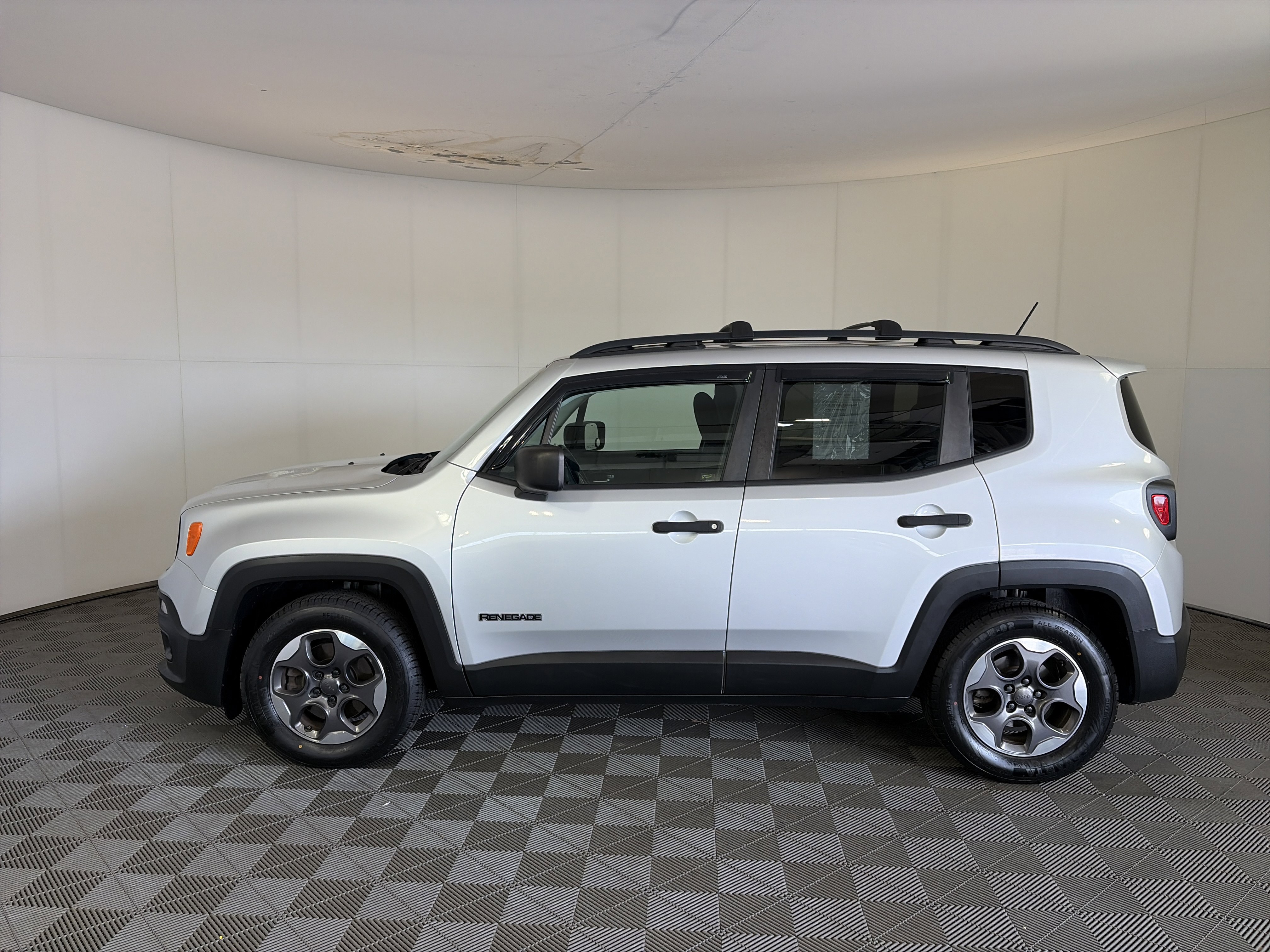 Used 2017 Jeep Renegade Sport w/ Power & Air Group image 8
