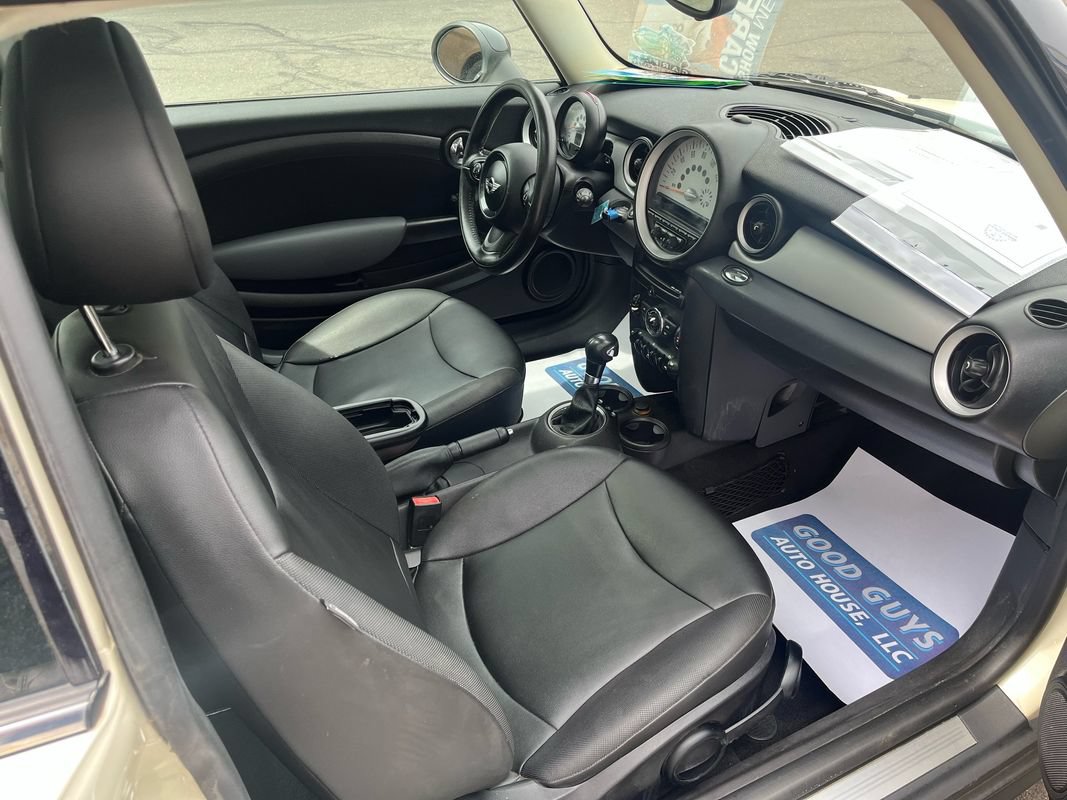 Used 2012 MINI Cooper Clubman FWD image 16
