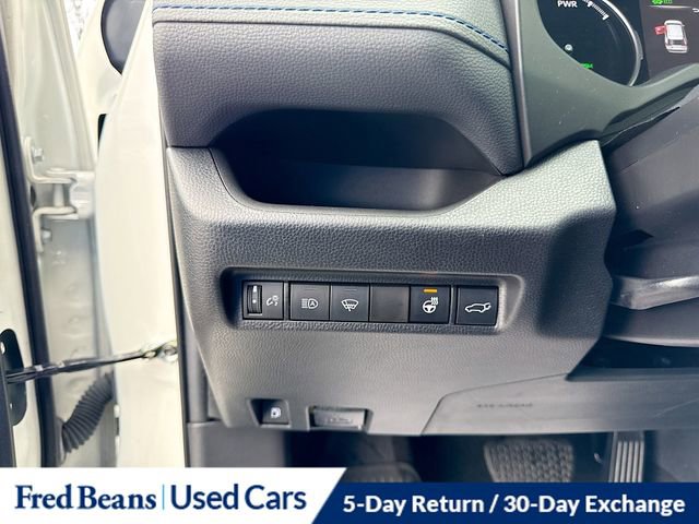 Used 2022 Toyota RAV4 SE w/ Convenience Package image 11