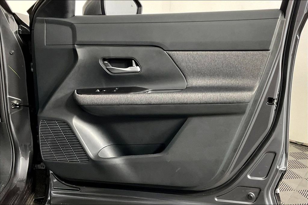 New 2025 Nissan Kicks SV w/ SV Premium Package image 24