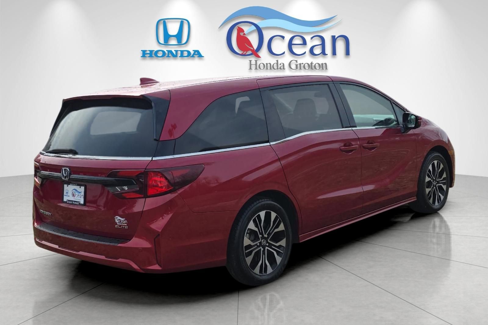 Used 2025 Honda Odyssey Elite image 3