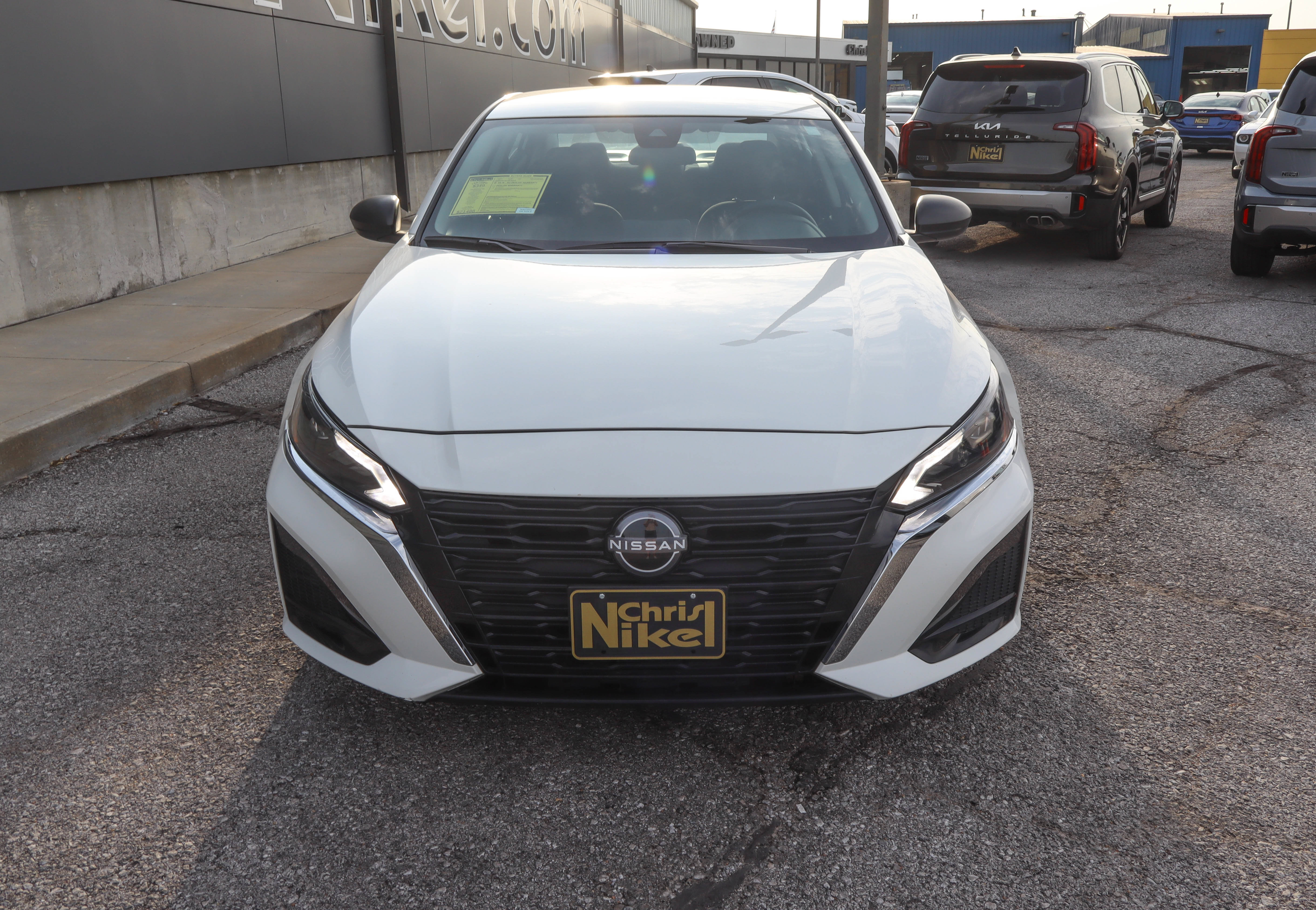 Used 2025 Nissan Altima 2.5 SV FWD image 2