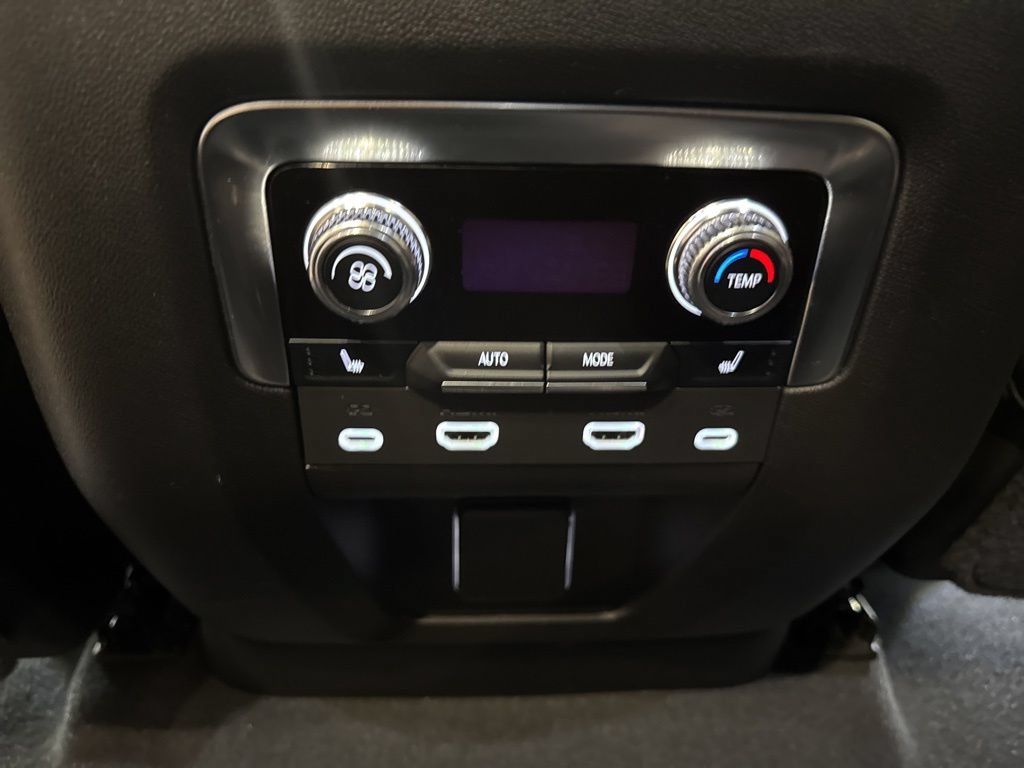 Used 2024 GMC Yukon Denali Ultimate AWD/4WD image 22