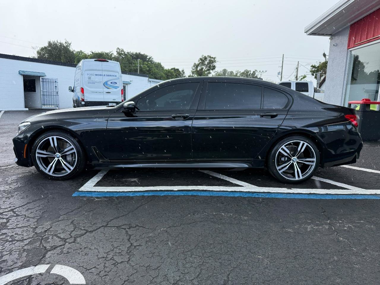 Used 2018 BMW 750i RWD image 4