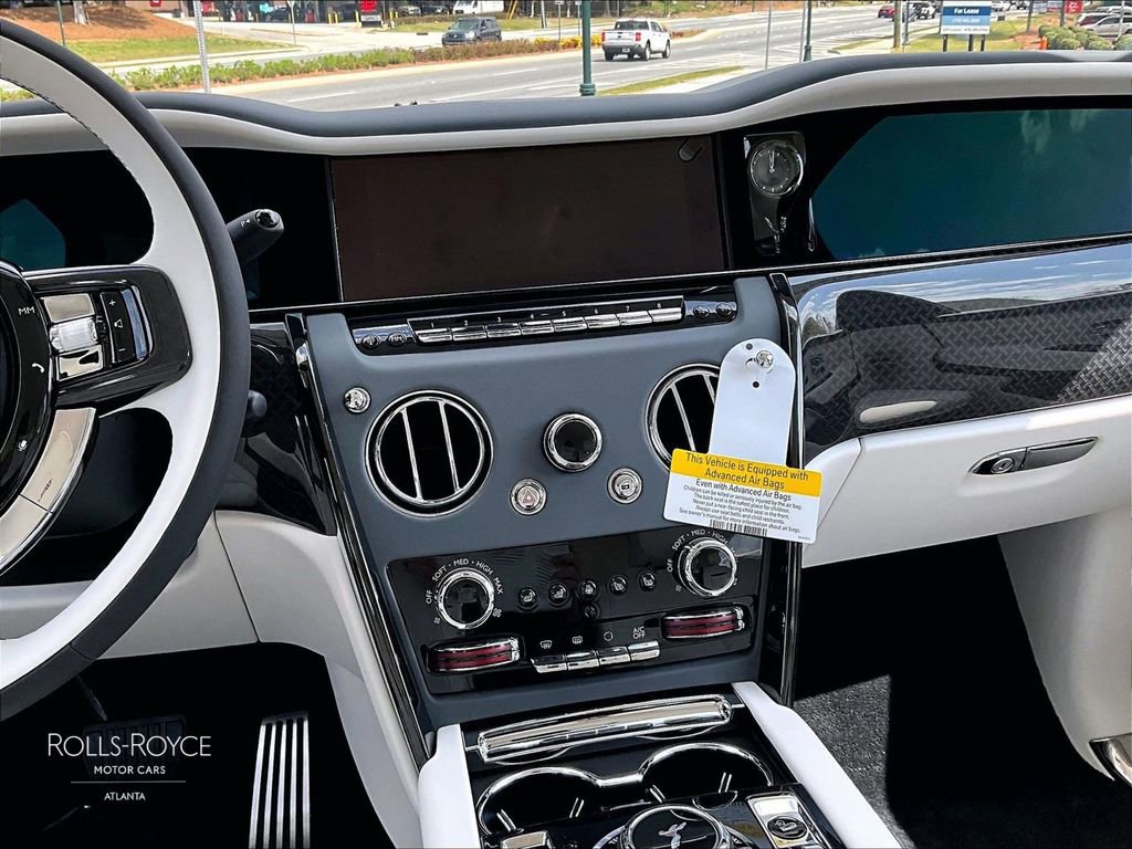 New 2026 Rolls-Royce Cullinan Black Badge image 7