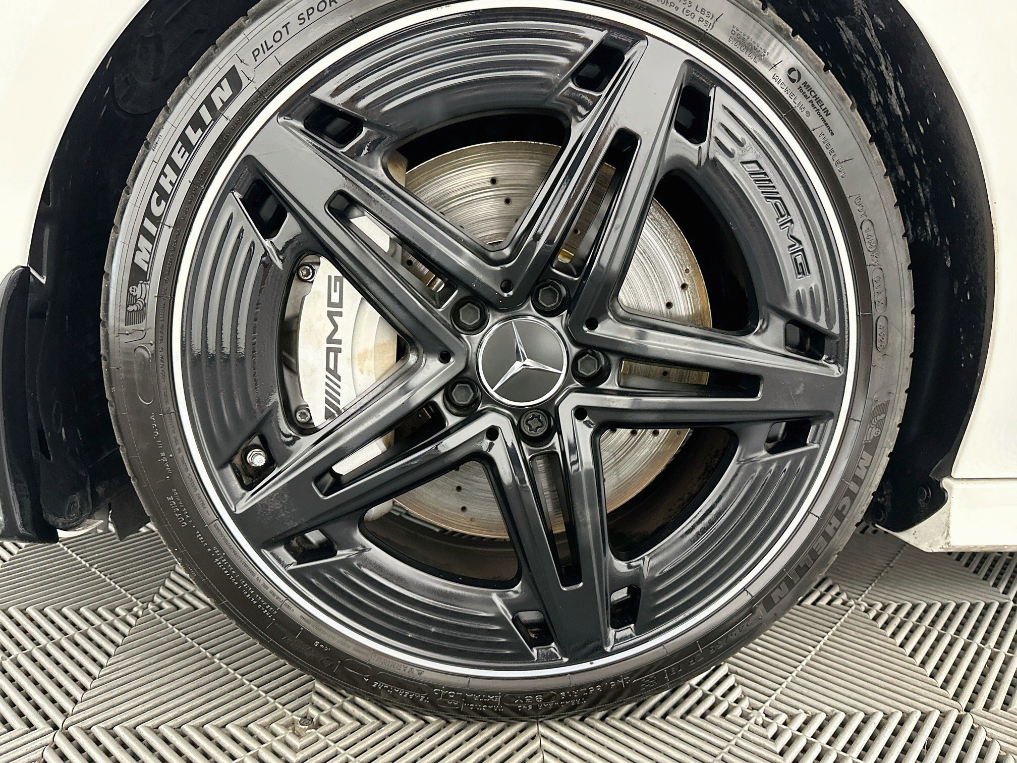 Used 2025 Mercedes-Benz CLA 35 AMG 4MATIC image 37