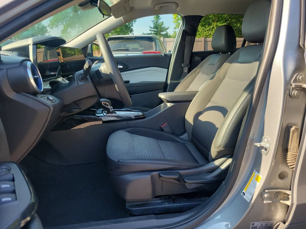 Used 2025 Chevrolet Trax LT FWD image 20