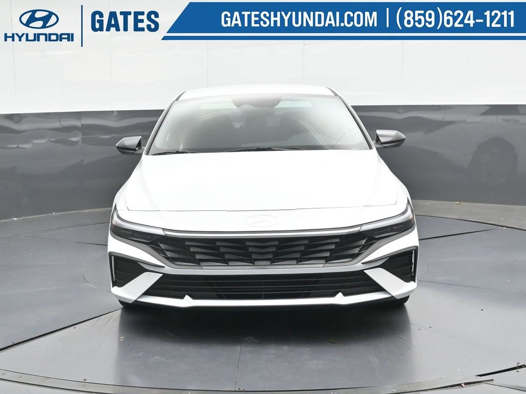 Used 2025 Hyundai Elantra Sport image 5