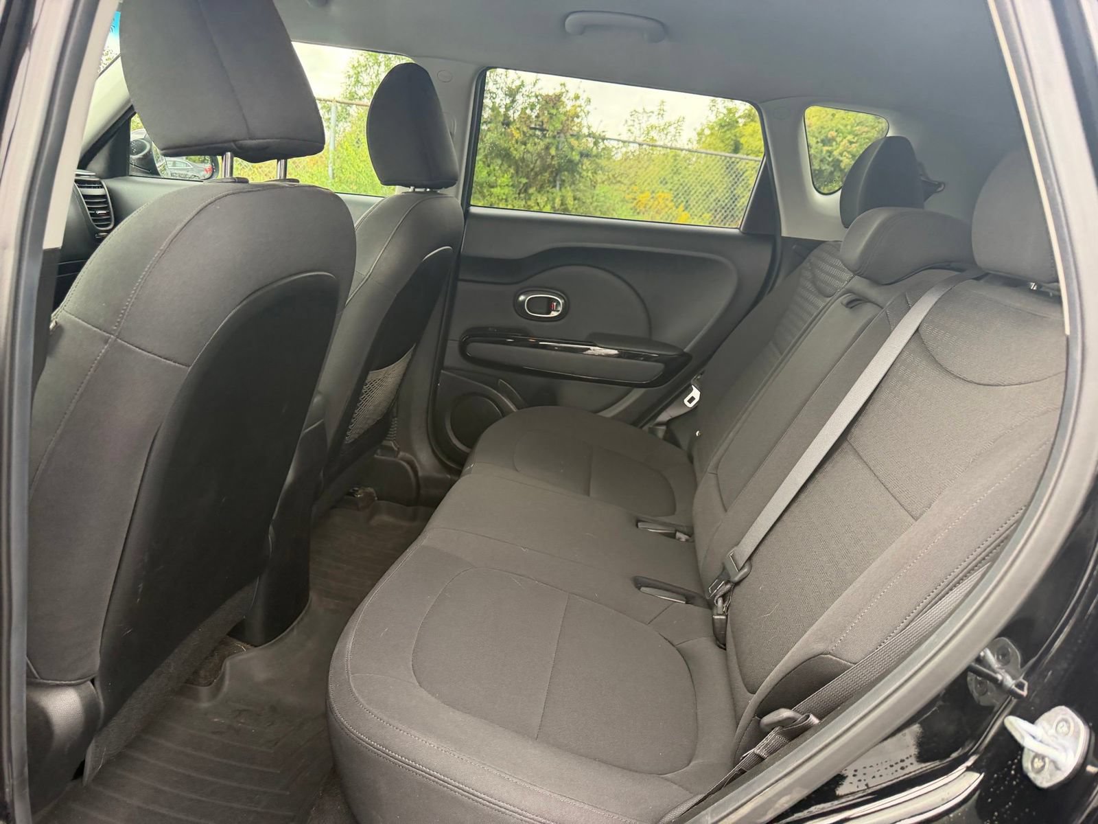 Used 2014 Kia Soul ! FWD image 11