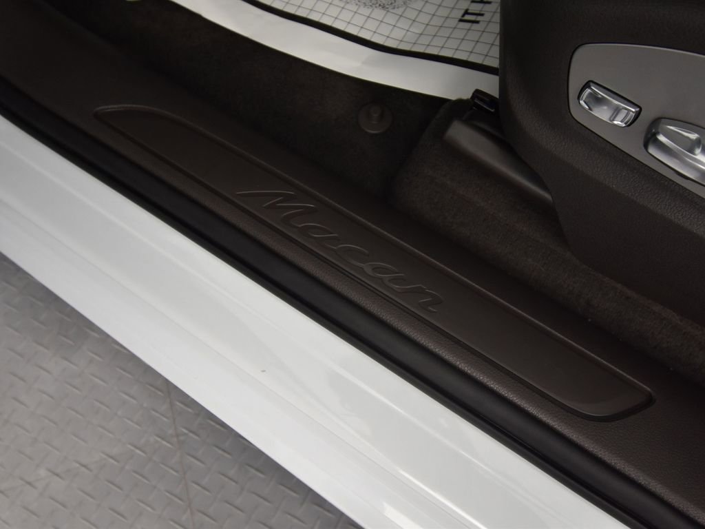 Used 2025 Porsche Macan image 20