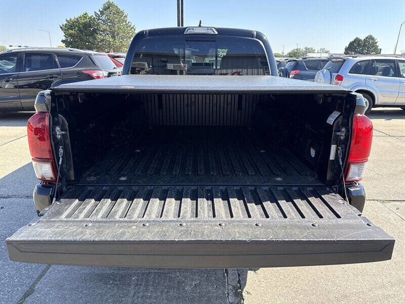 Used 2019 Toyota Tacoma TRD Sport image 18