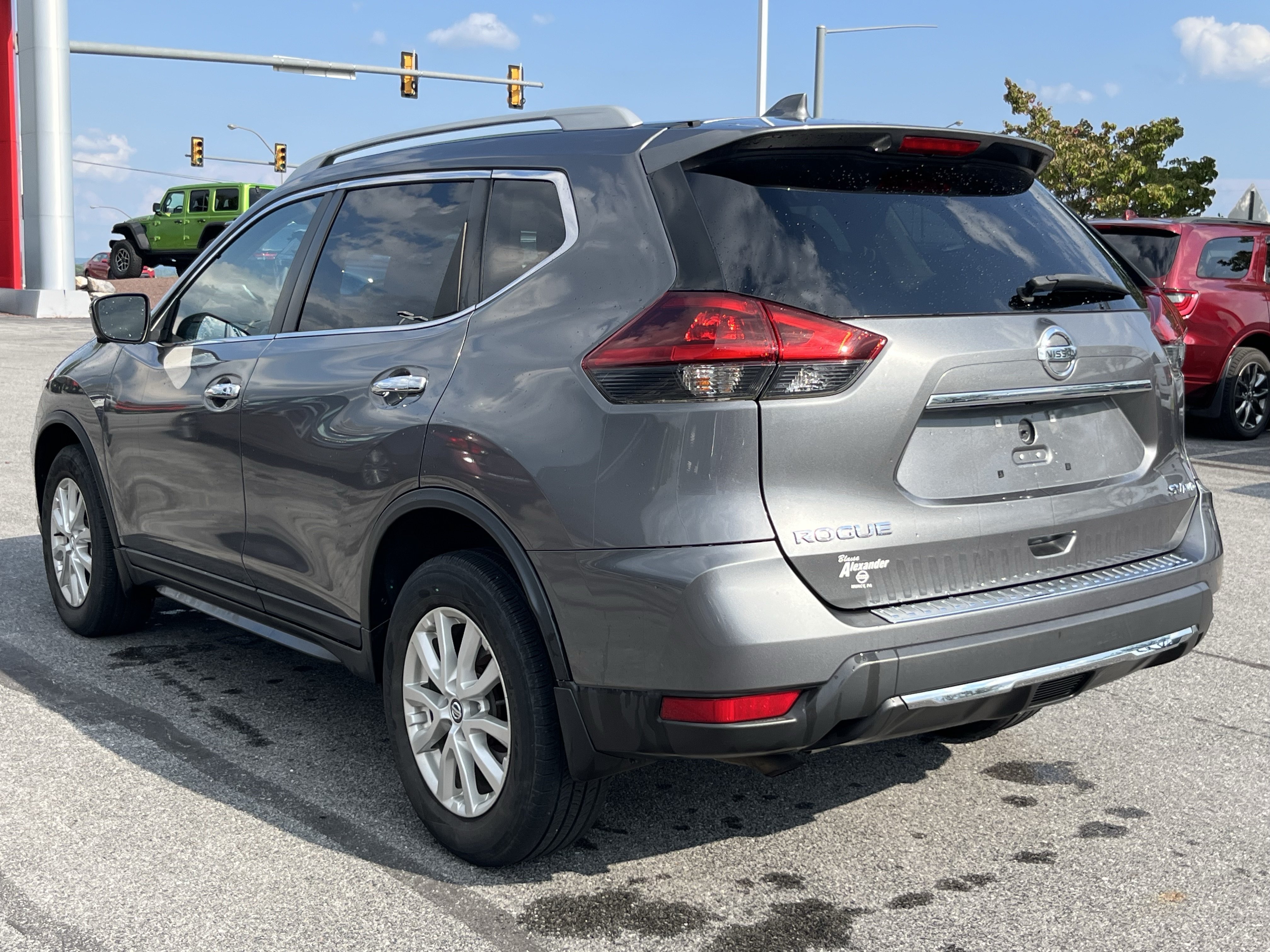 Used 2018 Nissan Rogue SV w/ Premium Package AWD/4WD image 9