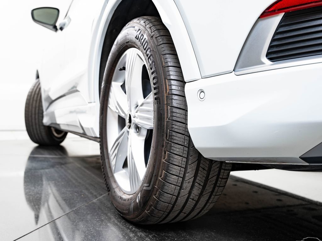 Used 2024 Audi Q4 e-tron Prestige image 52