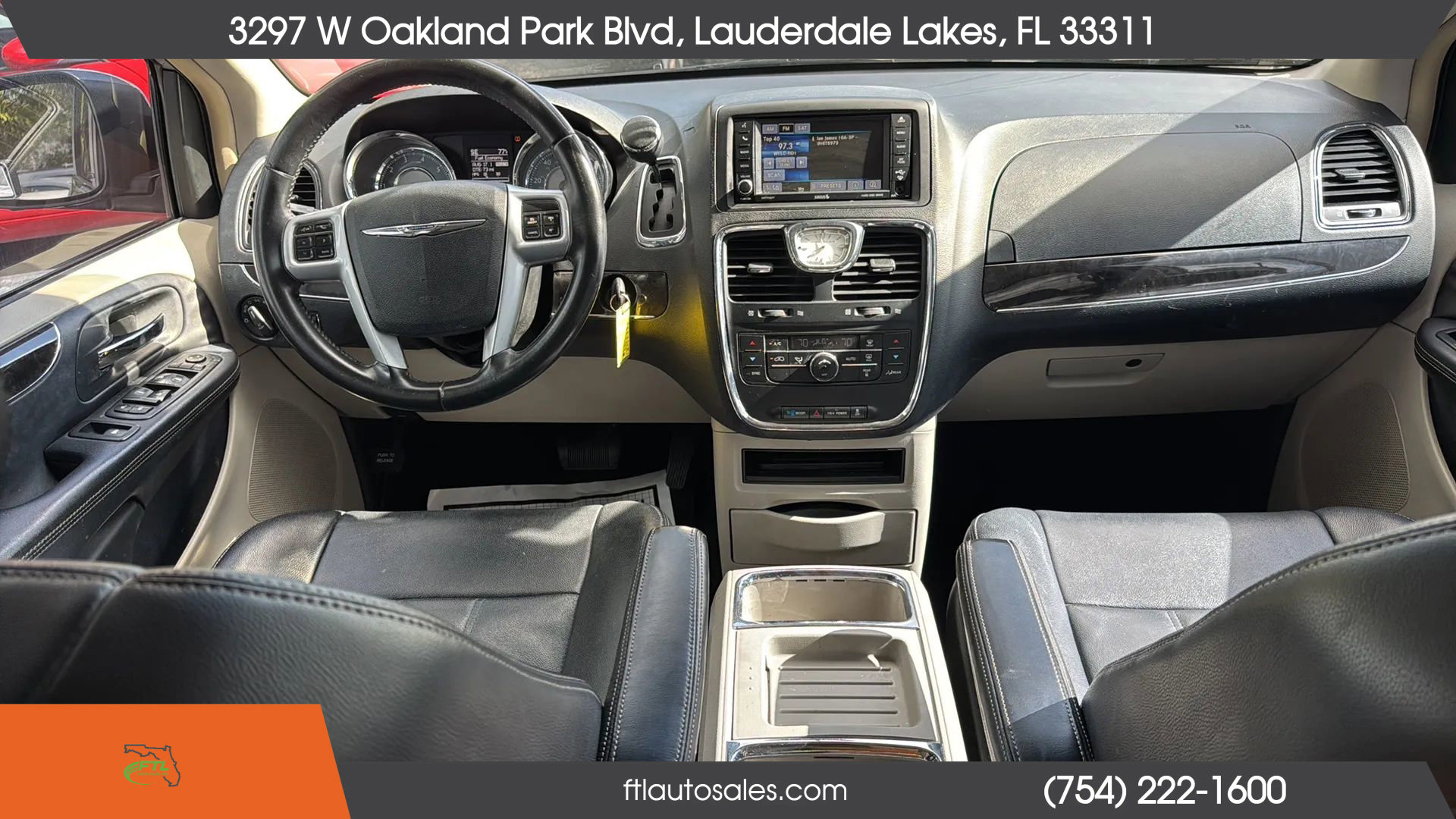 Used 2013 Chrysler Town & Country Touring image 32