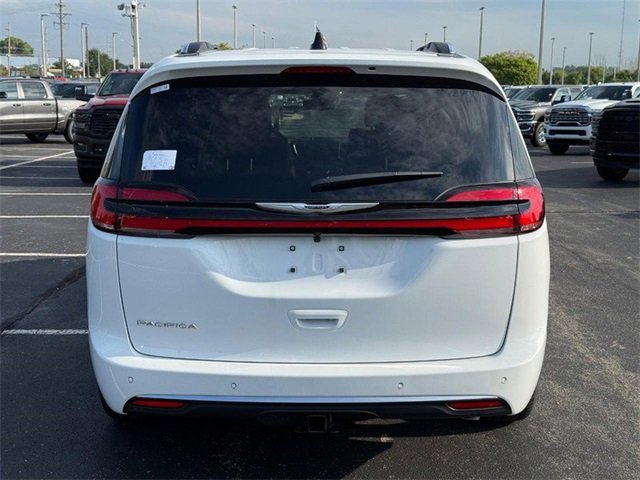 New 2026 Chrysler Pacifica Pinnacle image 4