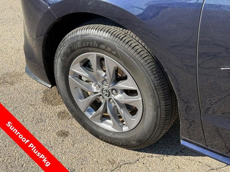 Used 2025 Toyota Sienna LE w/ LE Plus Package image 10