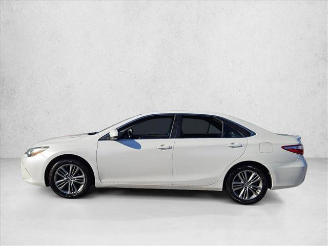Used 2016 Toyota Camry SE image 3