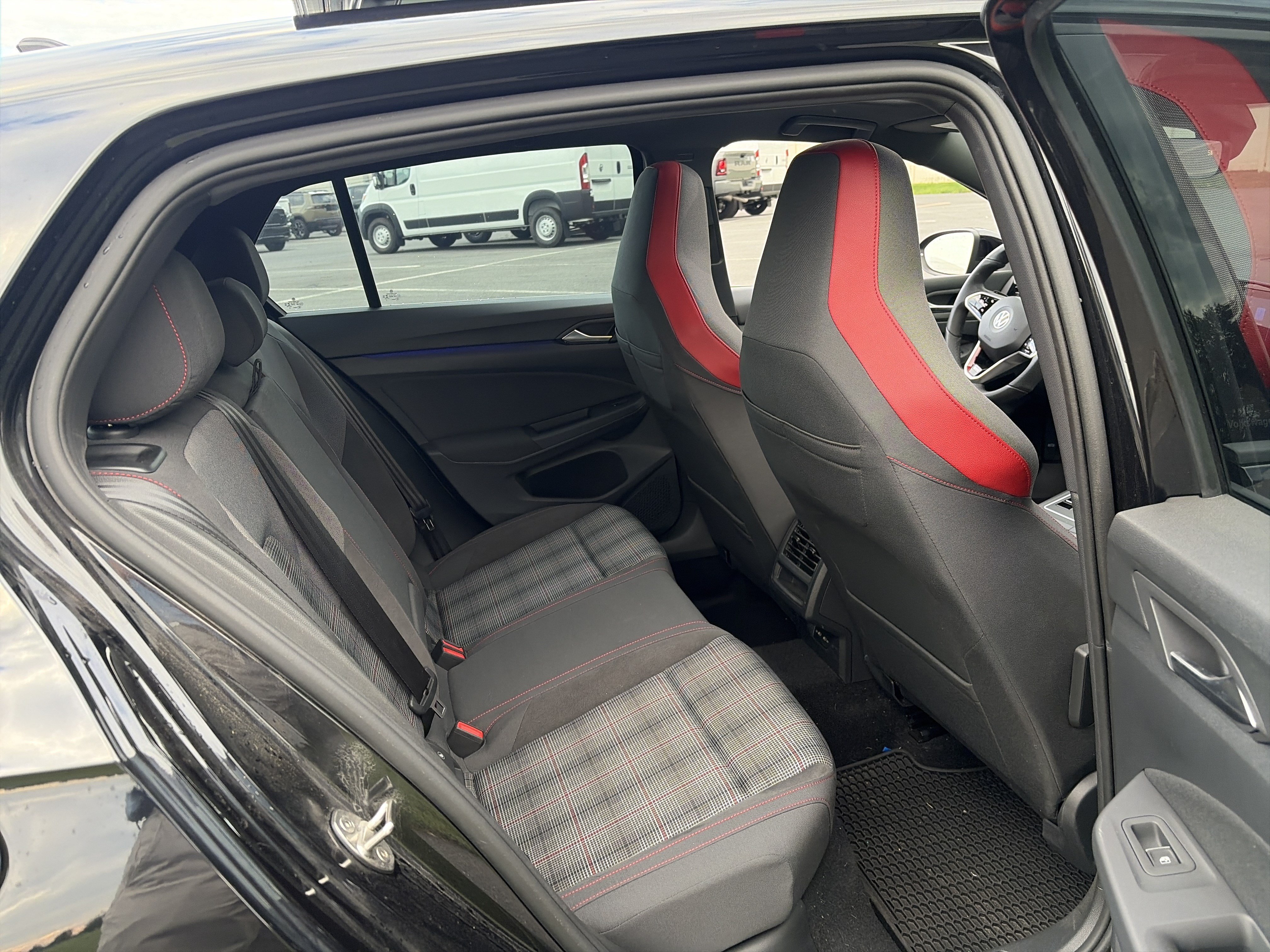 Used 2022 Volkswagen GTI SE FWD image 22