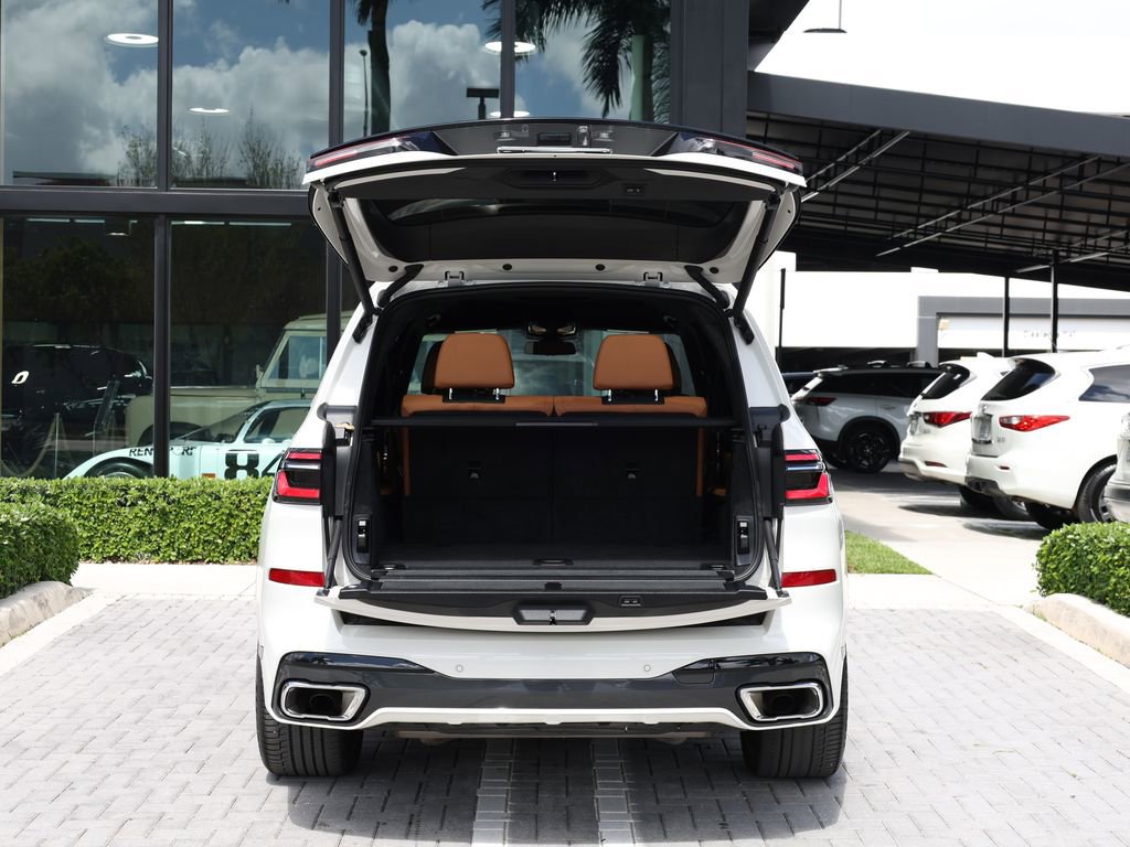 Used 2024 BMW X7 xDrive40i w/ M Sport Package image 8