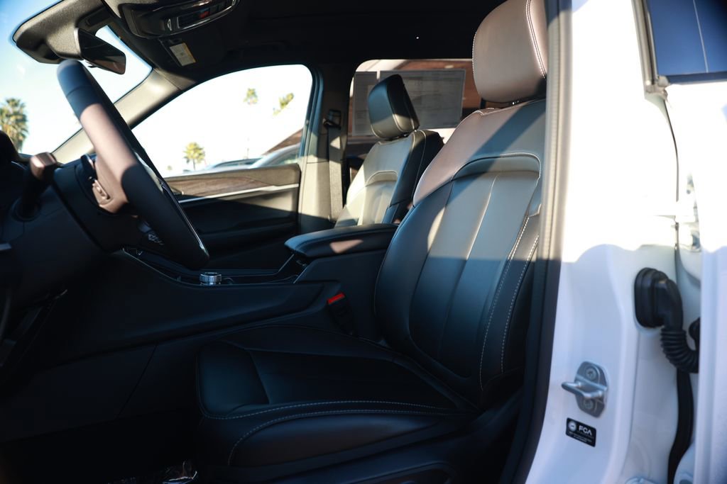 New 2025 Jeep Grand Cherokee L Limited image 13