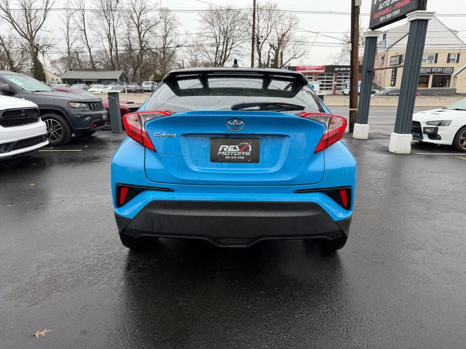 Used 2019 Toyota C-HR XLE image 6