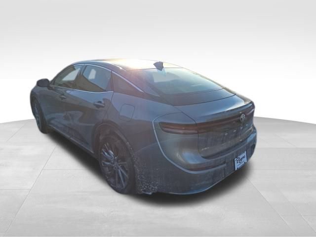 Used 2023 Toyota Crown Limited image 4