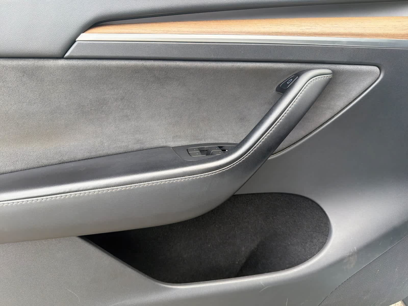 Used 2024 Tesla Model Y 2WD image 10