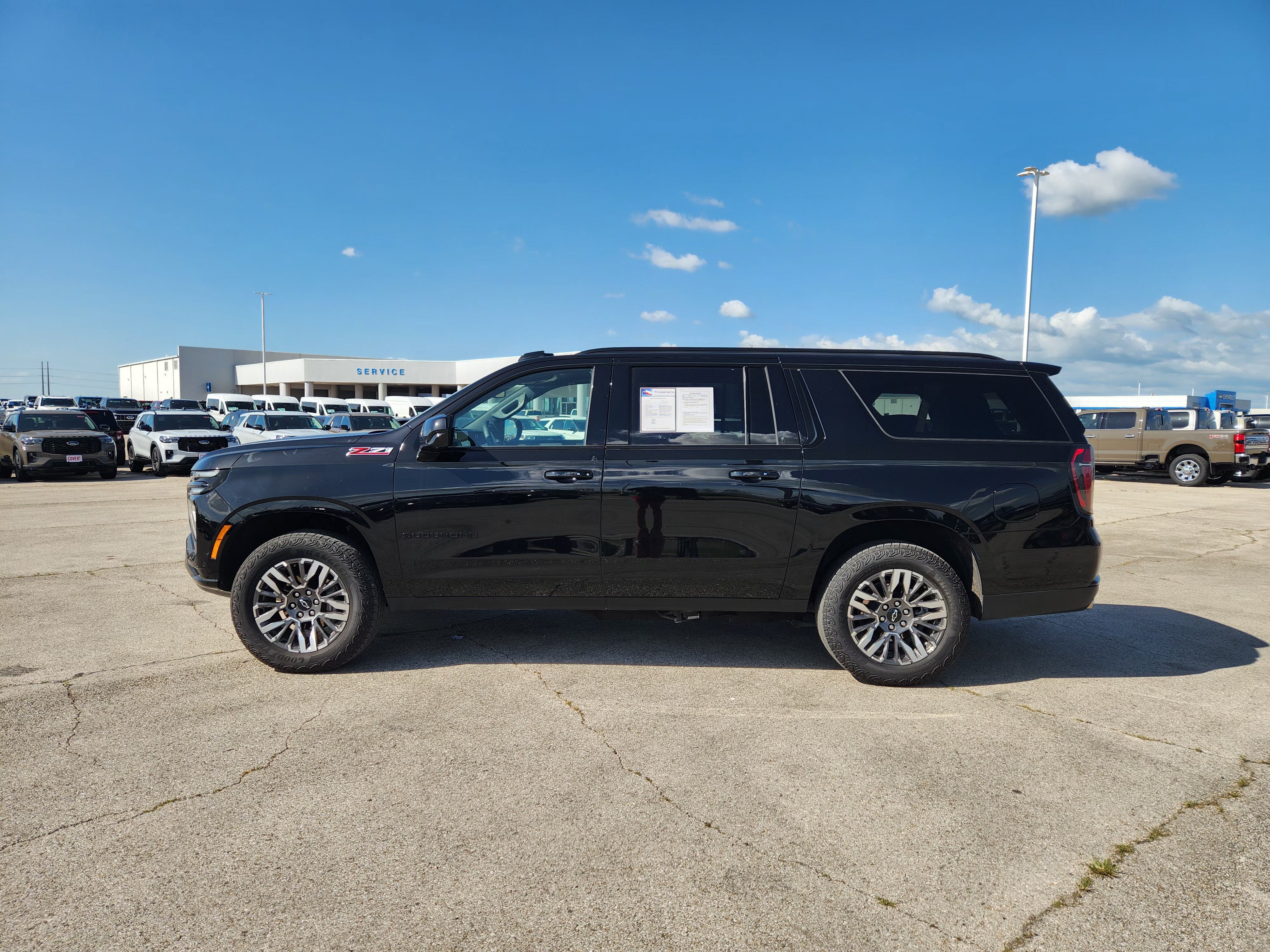 Used 2025 Chevrolet Suburban Z71 AWD/4WD image 4
