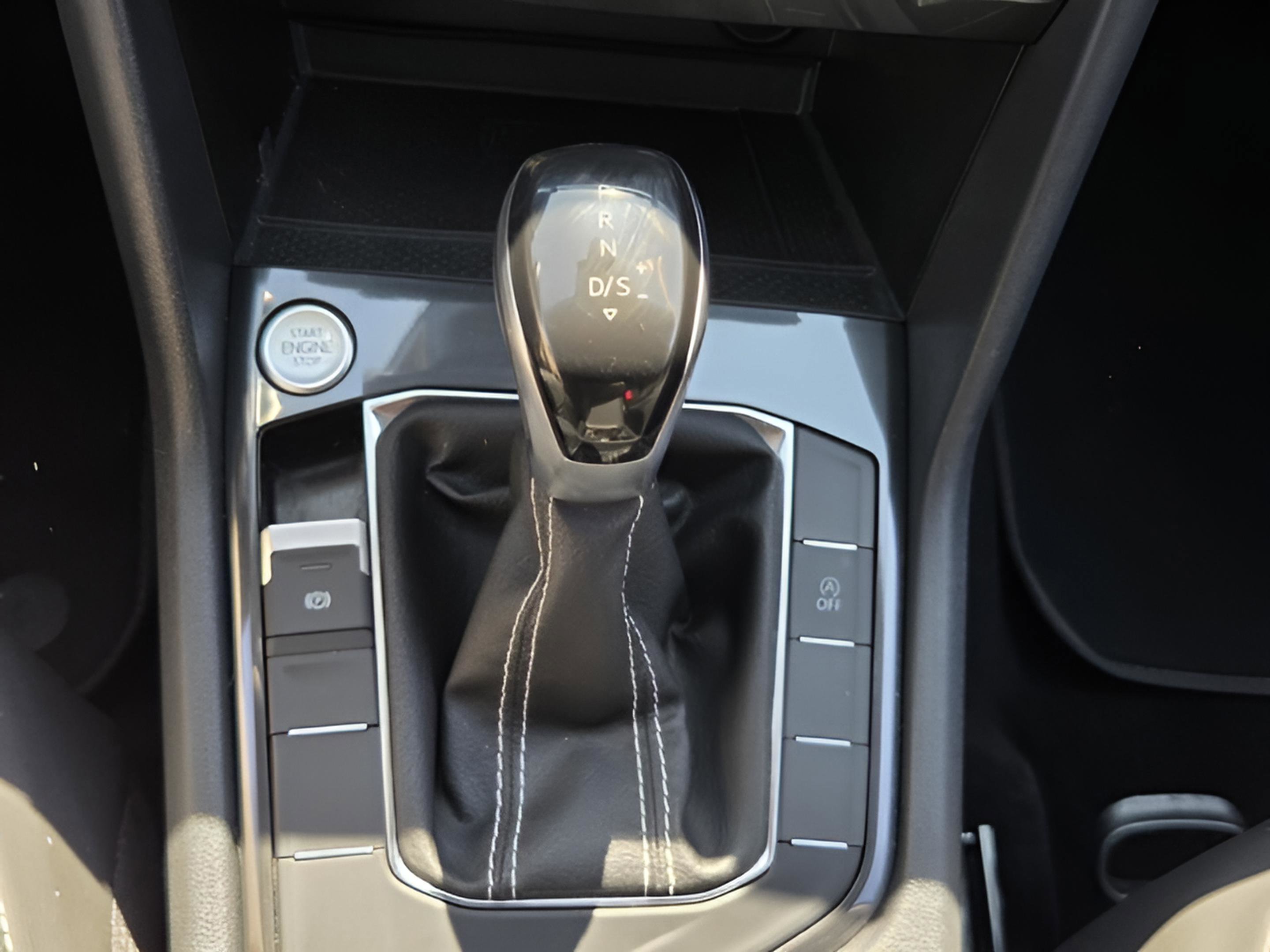 Used 2023 Volkswagen Tiguan SE image 45